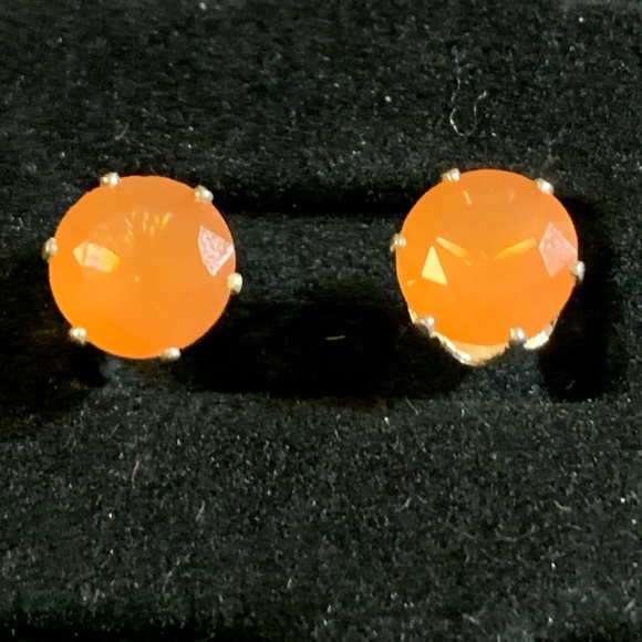 Stunning Gold Tone Orange Stud Earrings - Picture 3 of 3